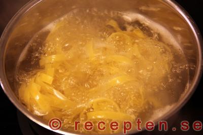 basilikakyckling med tagliatelle steg 5: kokar pasta