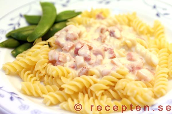 Pasta med skinksås Pasta med skinksås